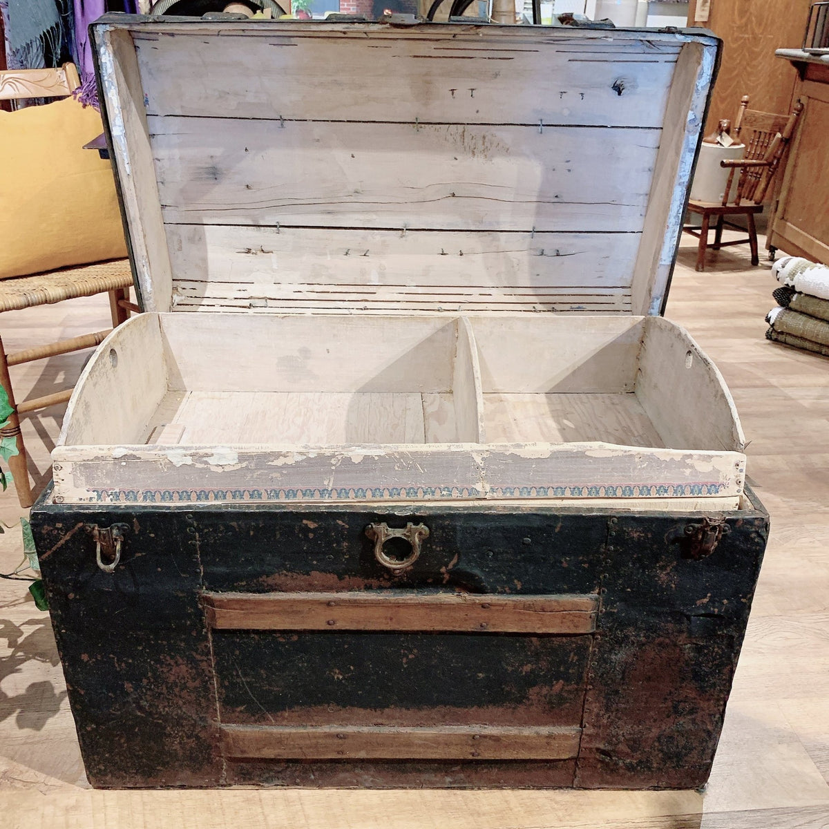 Vintage Steamer Trunk – Lady of the Lake