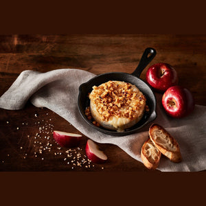 files/apple-salted-caramel-brie-topping-skillet-849453.jpg