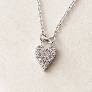 files/flutter-heart-necklace-560578.webp