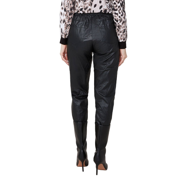 Gina Pant - Lady of the Lake