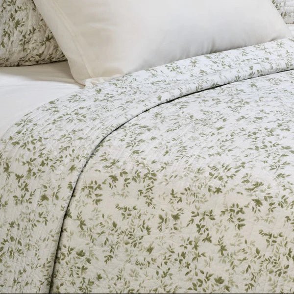 Marjolaine Sage Quilt Set - Lady of the Lake