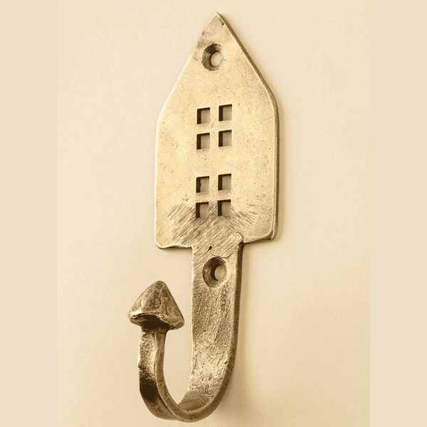 Mi Casa Iron Hook - Lady of the Lake