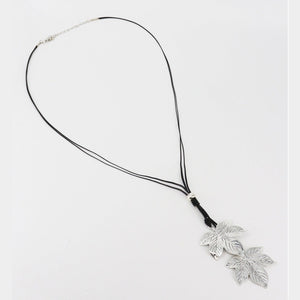 Rope Necklace With Maple Leaf Pendants