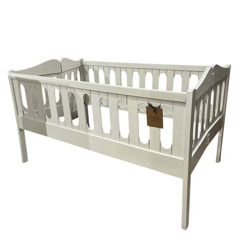Vintage Crib - Lady of the Lake