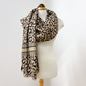 files/winter-scarf-bold-leopard-print-368966.jpg