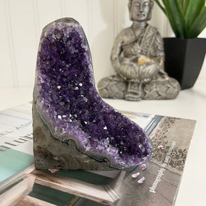 products/amethyst-geode-stone-of-peace-537902.jpg
