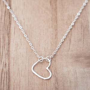 products/amore-necklace-443253.png