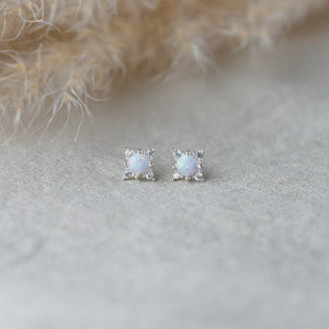 products/aurora-stud-earrings-775548.jpg