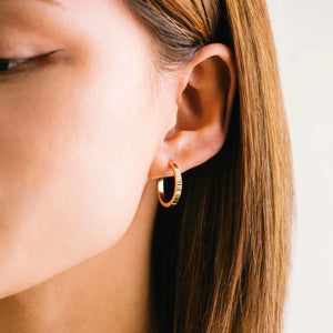 products/fluted-huggie-hoop-earrings-534755.webp