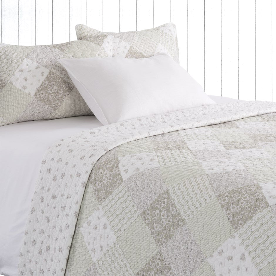 Josianne Quilt Set