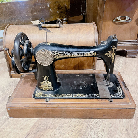 Singer 27K Antique Sewing Machine with Hand Crank c1900